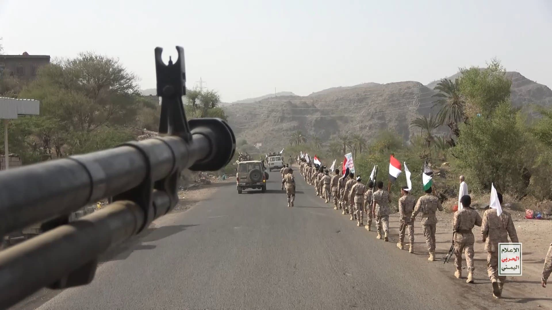 شاهد / مسير عسكري لوحدات رمزية من اللواء الثاني من قوات الاحتياط 