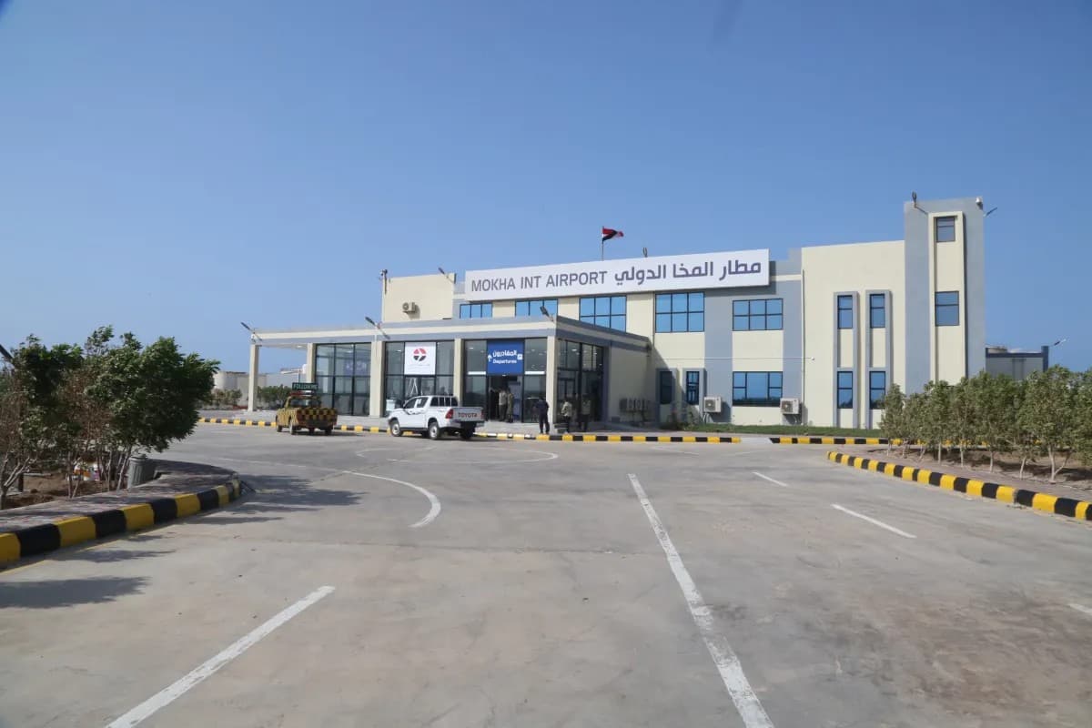 مدير مطار المخا الدولي: مليشـ.ـيا الحـ.ـوثي منعت هبوط أول رحلة تجارية في مطار المخا