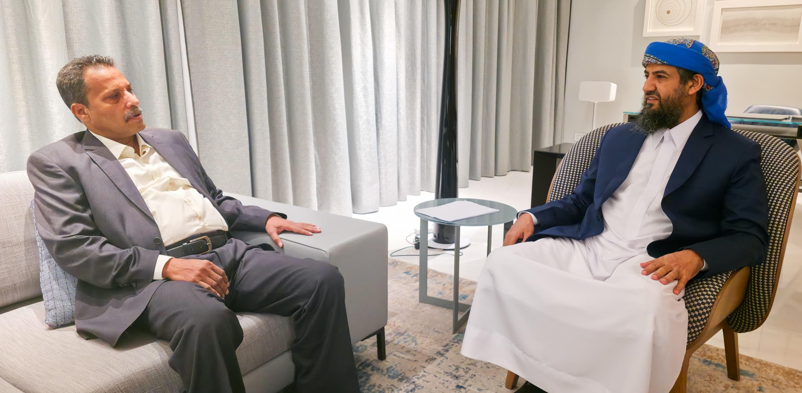 المحرّمي يلتقي محافظ أبين ويؤكد دعم جهود تطبيع أوضاع المحافظة وإنهاء الجبايات غير القانونية