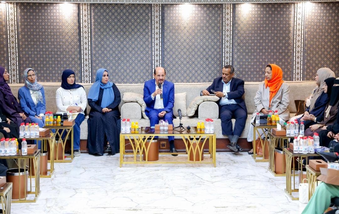 رئيس الوزراء يجدد التزام الحكومة بتمكين المرأة وتعزيز مشاركتها في مواقع صنع القرار