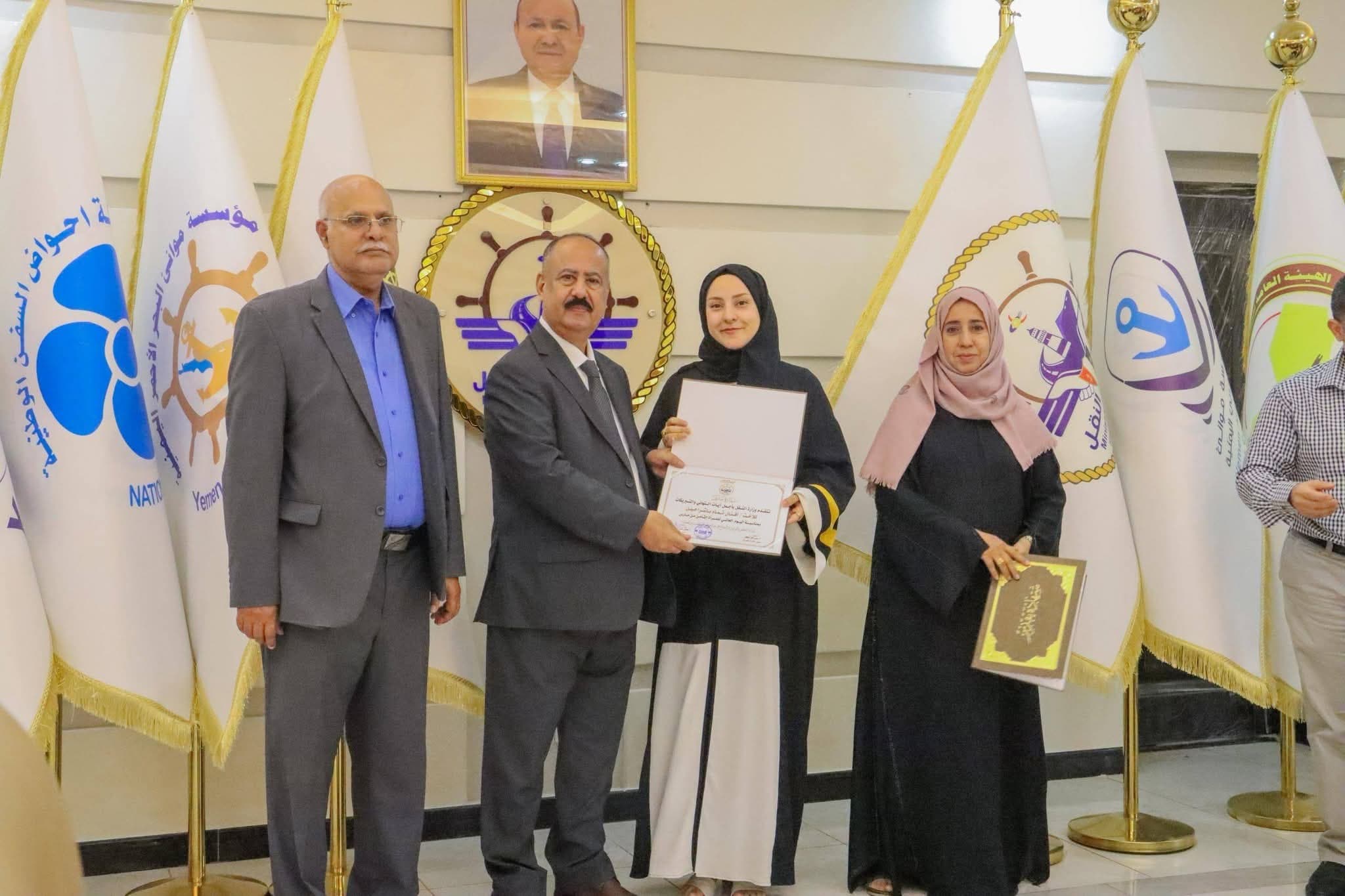 وزير النقل يكرّم موظفات الوزارة بمناسبة اليوم العالمي للمرأة