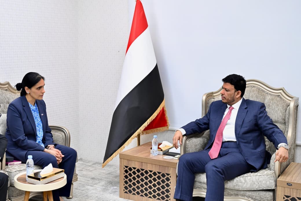 عضو مجلس القيادة العليمي ي الأوضاع الوطنية مع السفيرة البريطانية