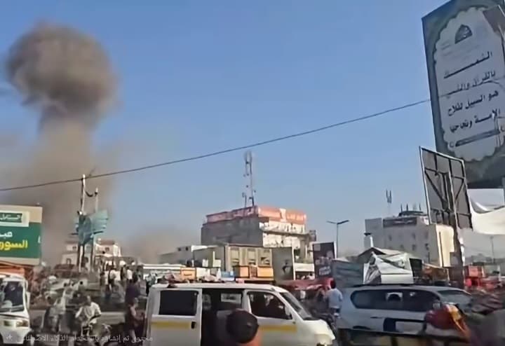 غارات جوية تستهدف مواقع حوثية في مفرق الذكرة والدمنة والراهدة شرق تعز
