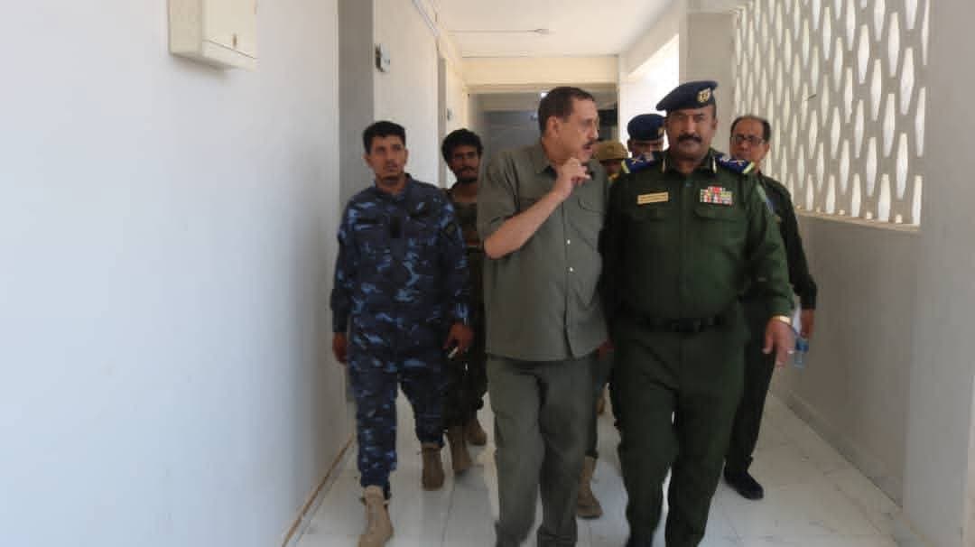 اللواء قائد عاطف يتفقد إدارة أمن عدن ويشيد بمستوى الجاهزية والانضباط الأمني