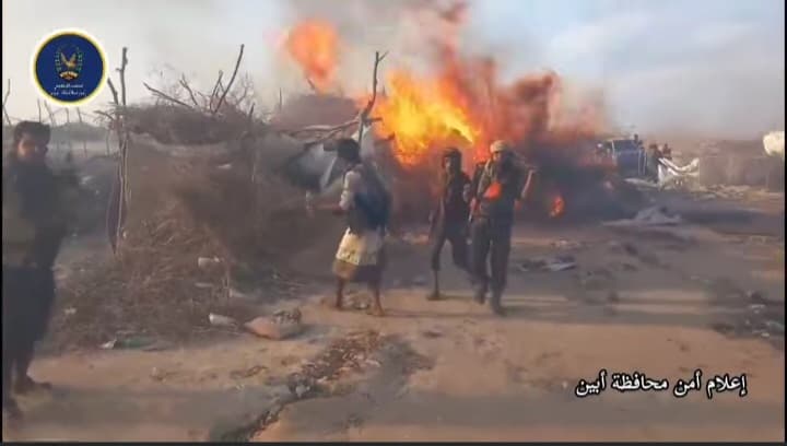 أمن أبين يلقي القبض على 25 مهرباً ويعلن إنتهاء مرحلة معسكرات التهريب في أحور