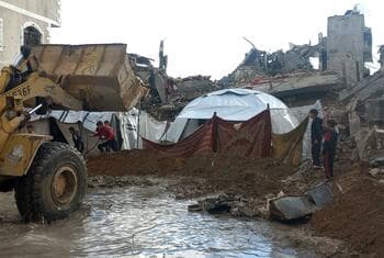 Heavy rains exacerbate the suffering of displaced people in Gaza