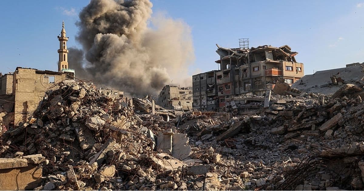 شهيدان من الشرطة وجرحى جراء غارة للاحتلال غرب مدينة غزة