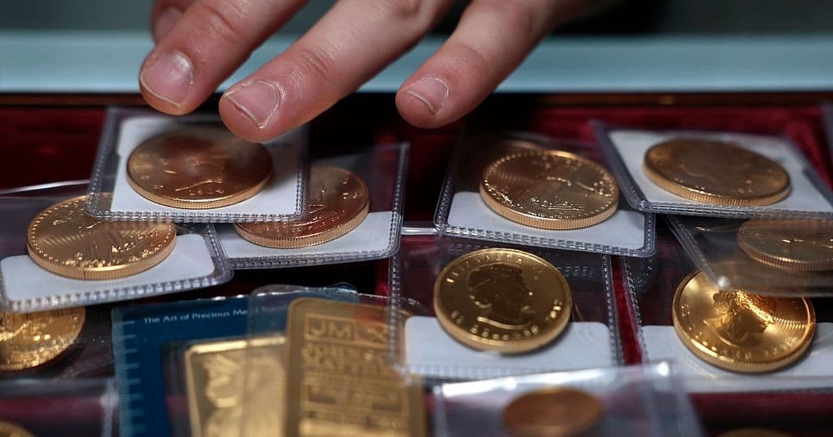 تراجع أسعار الذهب تحت ضغط ارتفاع الدولار