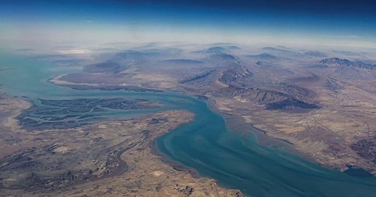 هل بدأ الصراع على المضايق البحرية؟