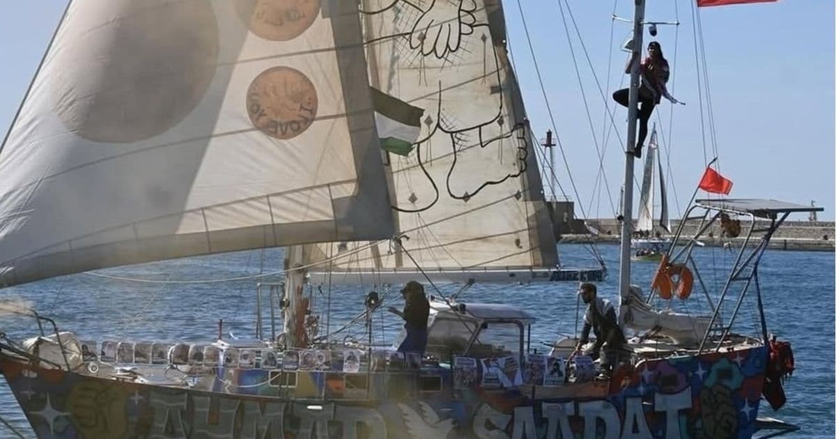 سفن مجهولة تحيط بأسطول الصمود العالمي المتجه لغزة.. والاحتلال يتوعد باعتراضه