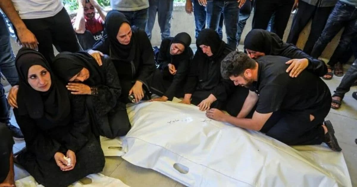 القصف يلاحق الغزيين إلى المقابر.. استشهاد شاب أثناء زيارة قبر شقيقه