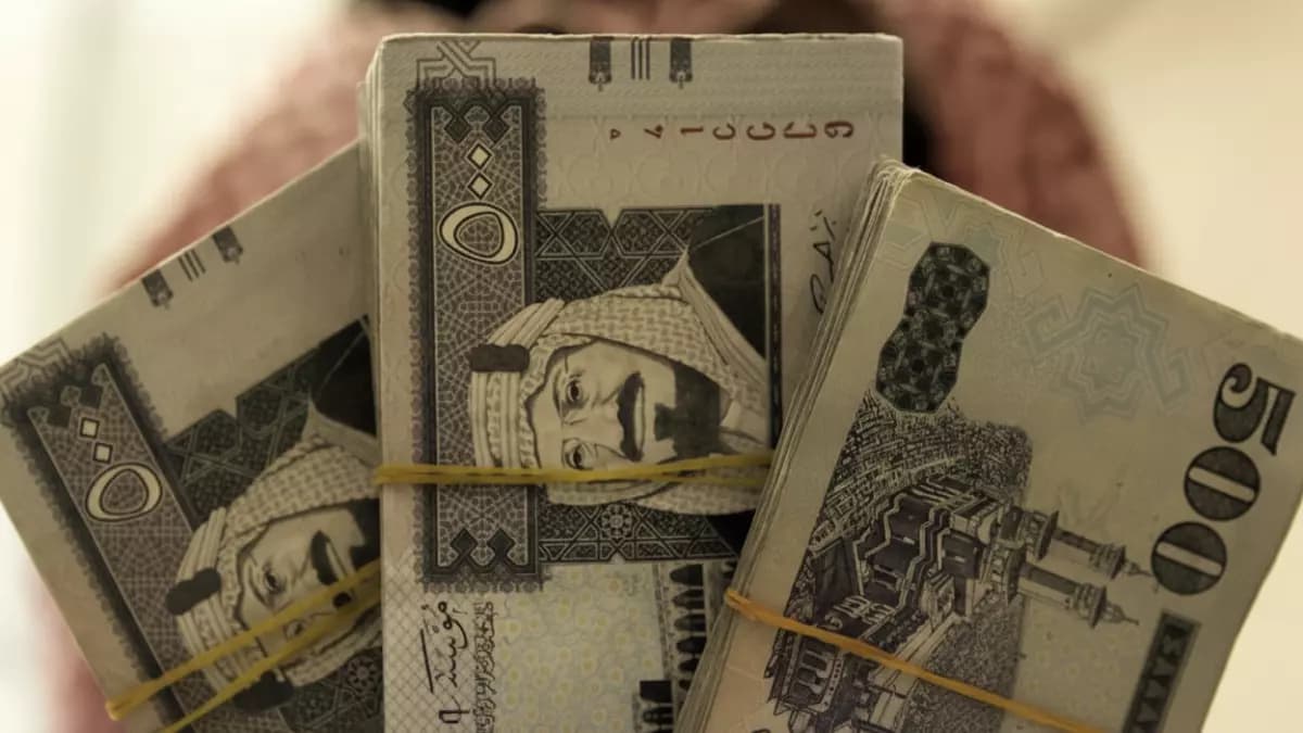 عاجل: الريال يحطم التوقعات ويحافظ على قوته أمام الدولار.. خبراء يكشفون السبب المفاجئ!