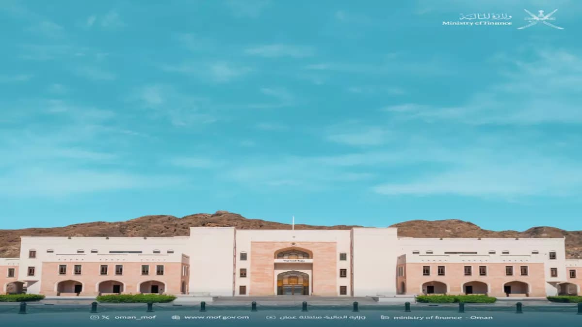 خلف الكواليس: السلطنة تكشف موعد صرف الرواتب للقطاع الخاص في مارس 2026.. قرار صادم أعلنته الوزارة!