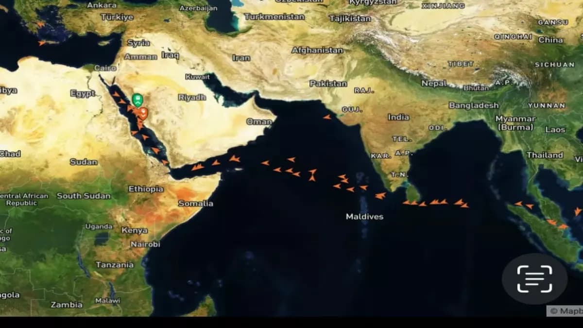 عاجل: 24 ناقلة نفط عملاقة تتدفق لميناء ينبع… السعودية تهرب من مضيق هرمز بخطة طوارئ تنقذ إمدادات العالم!