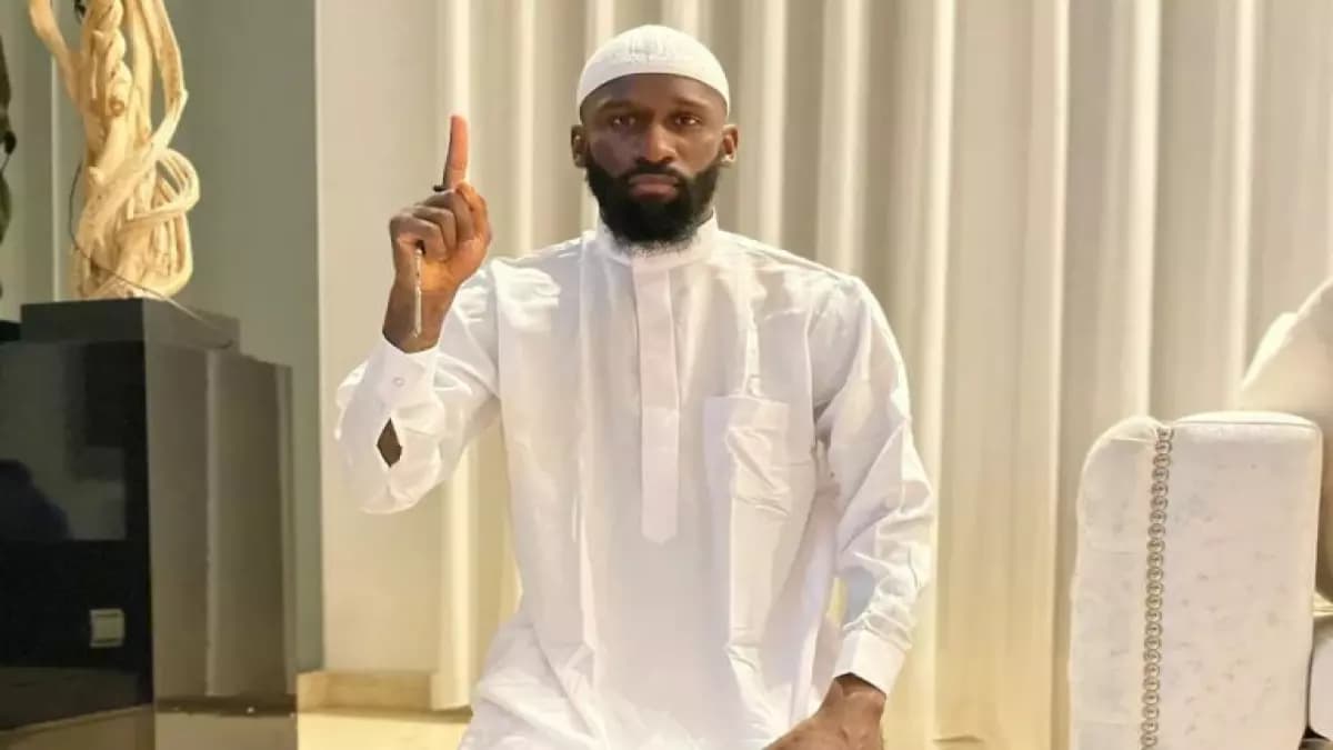 عاجل: صور تفضح جانبا مخفيا لنجوم ريال مدريد... روديجير وجولر يُدهران الصور النمطية في مساجد مدريد!