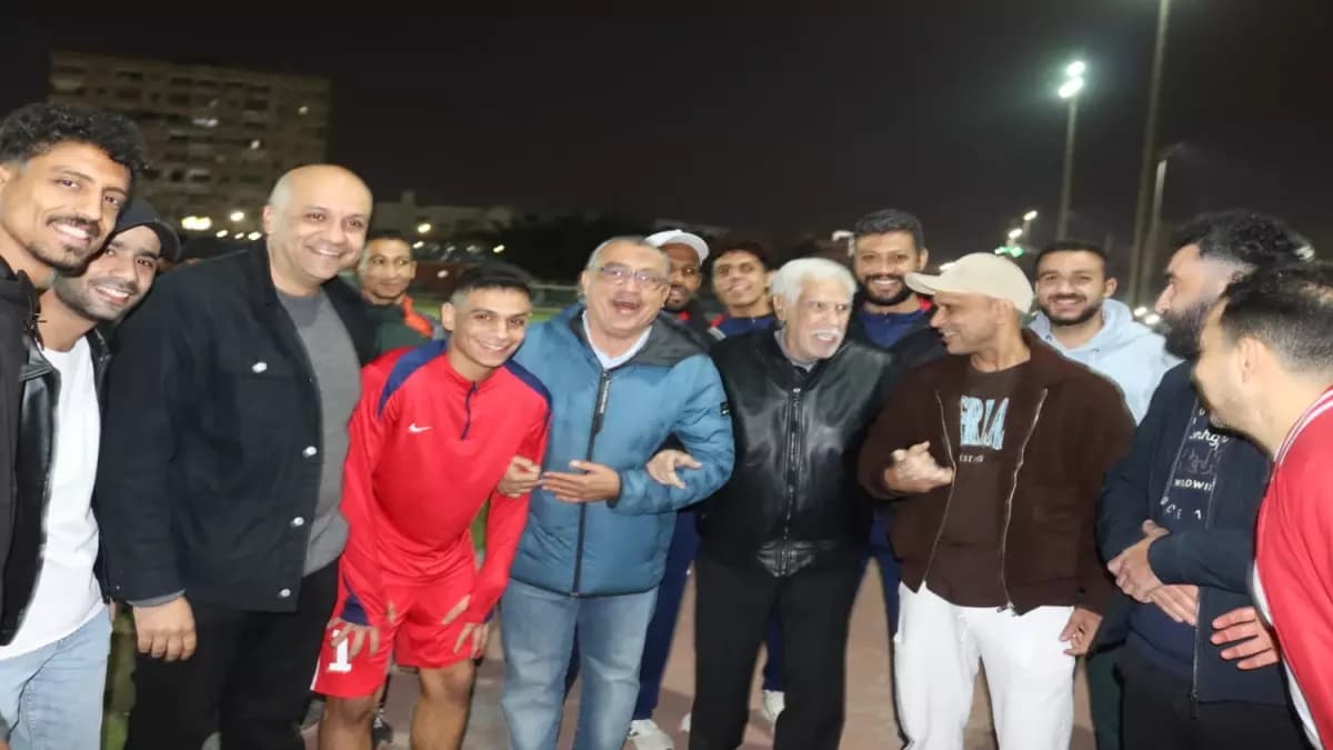 شاهد: حسن شحاتة يحتفل بحفيده في النصر… مشهد مؤثر يجمع 3 أجيال من كرة القدم!