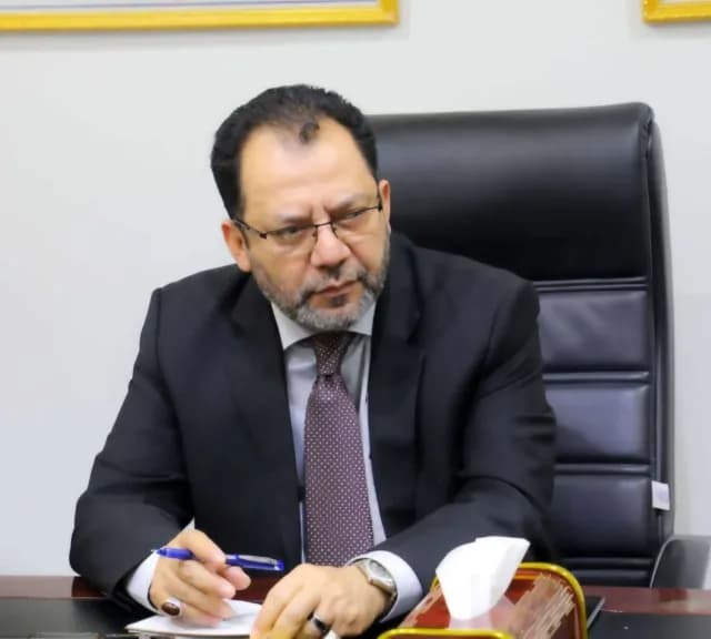 لماذا ترفض مأرب وحضرموت والمهرة توريد الإيرادات لعدن؟.. سر التمرد الكبير داخل وزاره الكهرباء كشف!