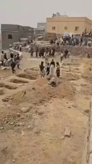 فاجعة تهز  محافظة يمنية.. وفاة أسرة بأكملها أثناء نومها واستعدادها لعيد الفطر (فيديو)