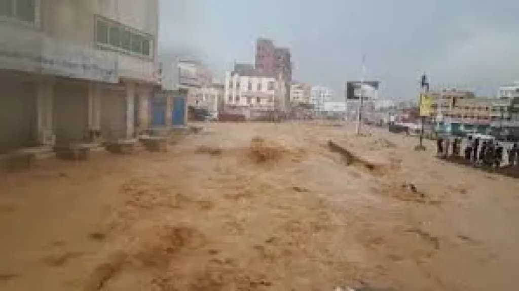 إنذار خطير في حضرموت.. المرضى يلفظون أنفاسهم والطرق مقطوعة! السلطات في موقف محرج