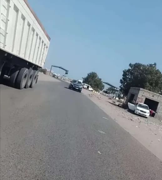 صادم.. سائق شاحنة يكشف ”خبايا جبايات دوفس” لأول مرة: ”كنا نعاني الإذلال”.. وشاهد العيان يكشف الحقيقة!