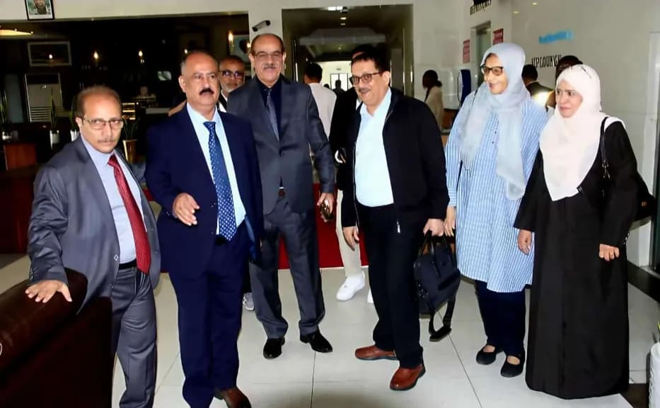 أبناء الجالية يهتفون فرحاً.. وزير النقل يصل تنزانيا لتنفيذ ”المستحيل” في قطاع الطيران والبحر!