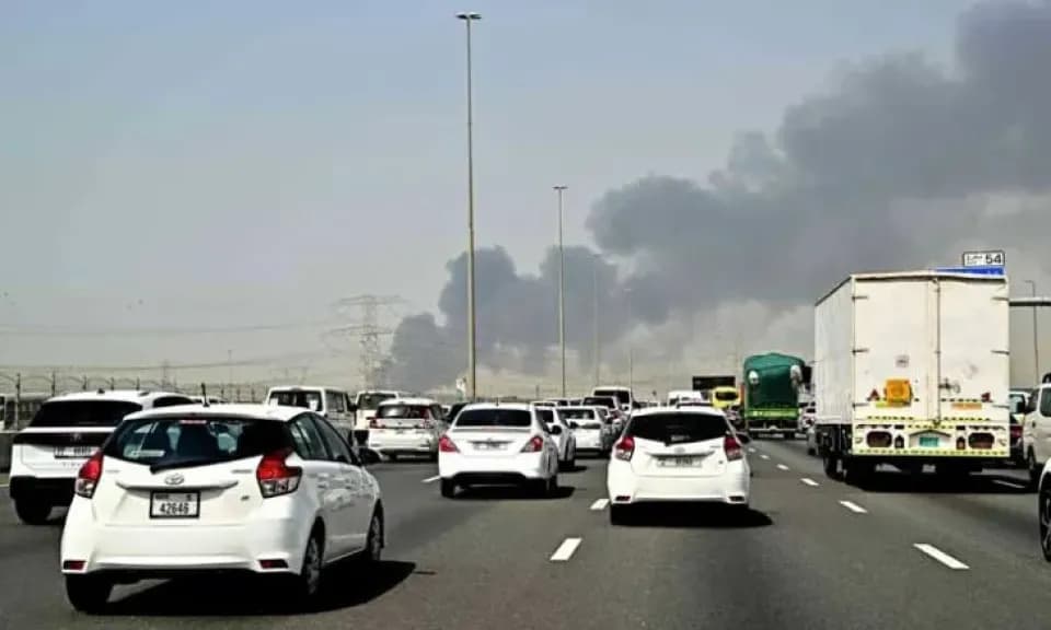 هجمات إيرانية على 4 دول خليجية واستهداف ناقلة نفط كويتية يشعل أسعار الطاقة عالمياً