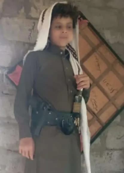 دموع تكسر القلوب.. أسرة يمنية تبكي طفلها المختفي منذ 120 يوماً.. (التفاصيل صادمة)