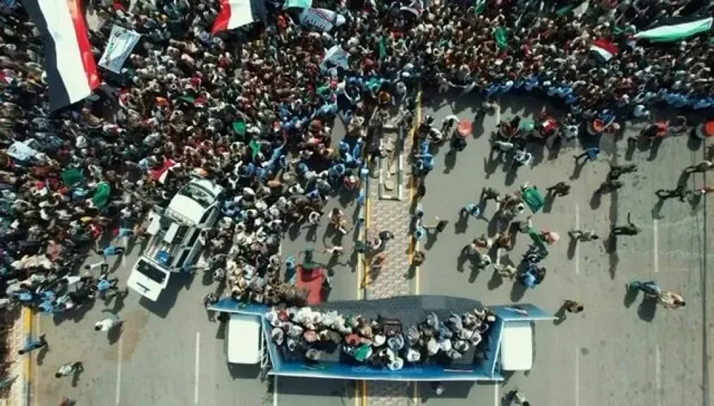 أول تعليق لـ‘‘طارق صالح’’ على المظاهرة الحاشدة في المخا