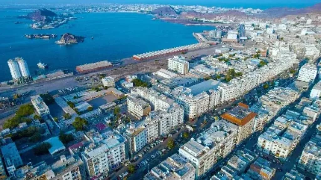 تصاعد أزمة الكهرباء في عدن.. تحذيرات من تداعيات صحية وإنسانية مع بلوغ الانقطاع أكثر من 9 ساعات