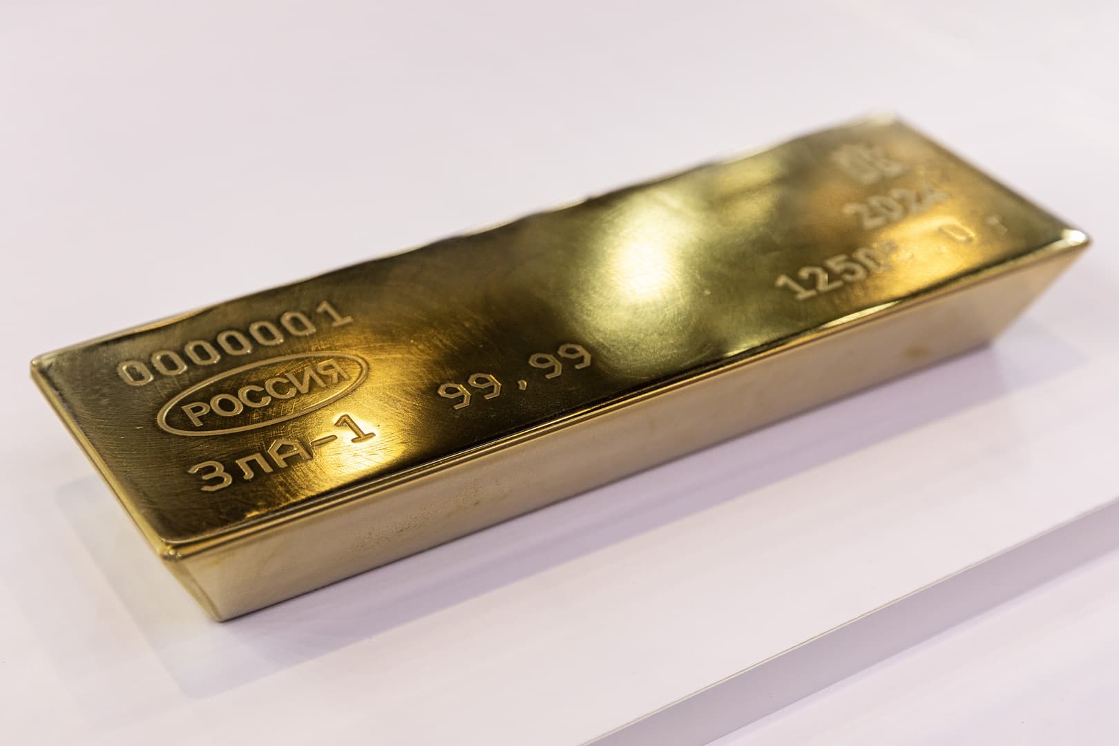 الذهب يتكبد خسائر حادة وسط مخاوف اقتصادية متزايدة