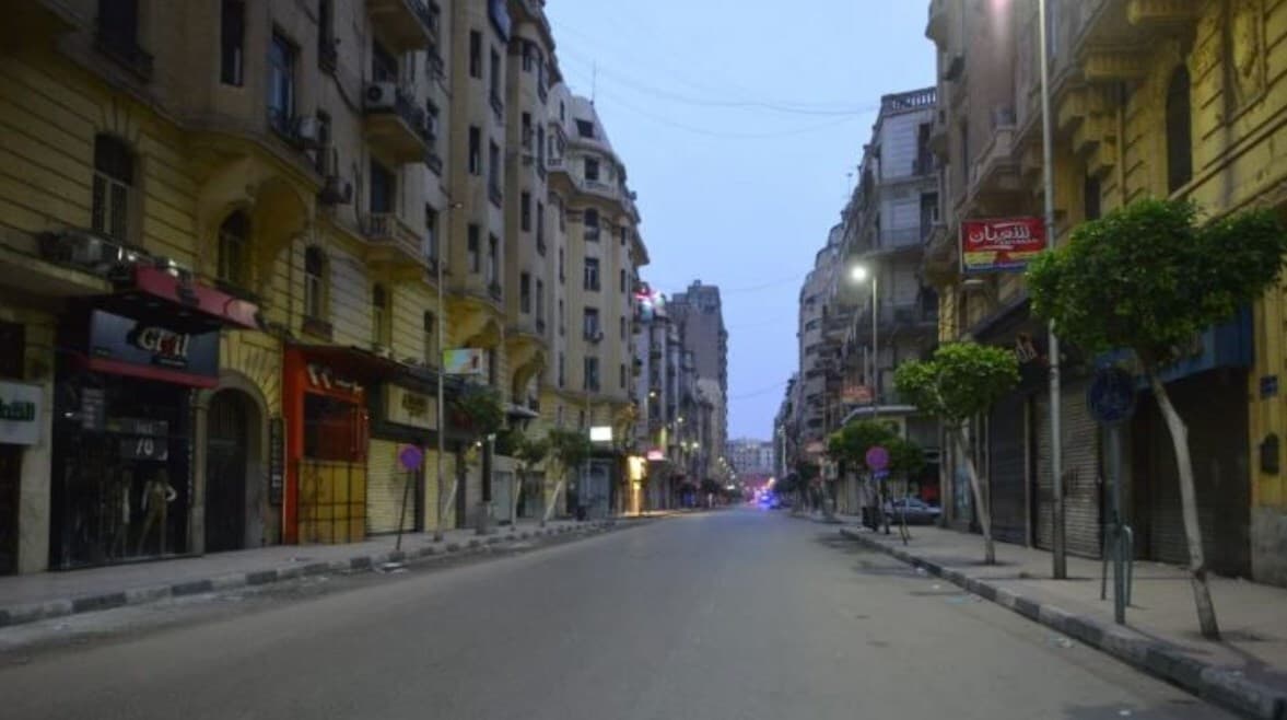 مصر.. مفاجأة صادمة بشأن إغلاق المحلات والكافيهات
