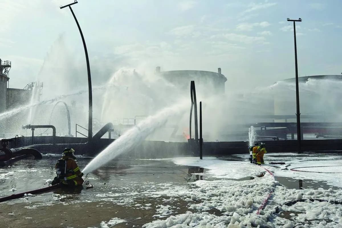 دول الخليج تواصل التصدي لهجمات إيران