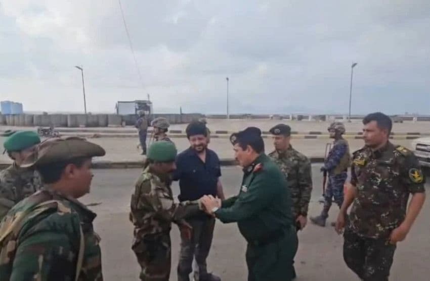 وزير الداخلية يتفقد النقاط الأمنية في عدن ويؤكد رفع الجاهزية خلال عيد الفطر