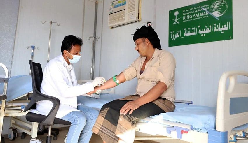 العيادات المتنقلة للإغاثة تقدّم خدمات طبية لـ856 مستفيدًا في حجة خلال فبراير 2026