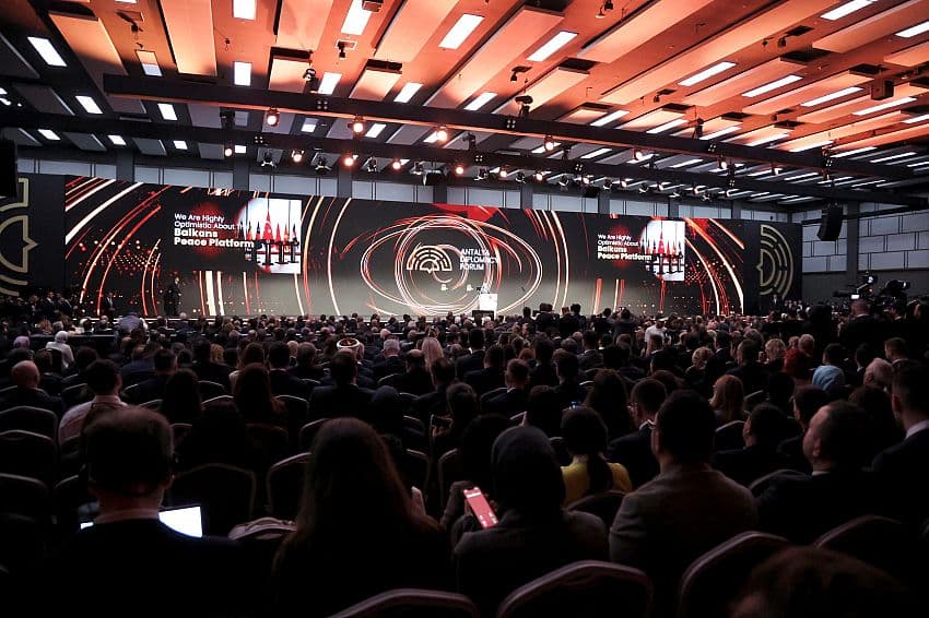 زنداني يشارك في افتتاح منتدى أنطاليا ويعرض رؤية اليمن للتحولات الدولية