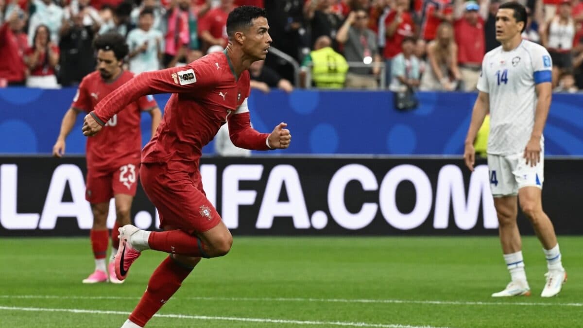 رونالدو يقود البرتغال للفوز الخمسة على أوزبكستان وتتأهل إلى ثمن نهائي كأس العالم