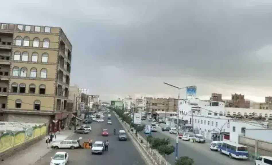 قيادات الحوثي تبيع منازلها في صنعاء، وسط مخاوف من الاستهداف الجوي