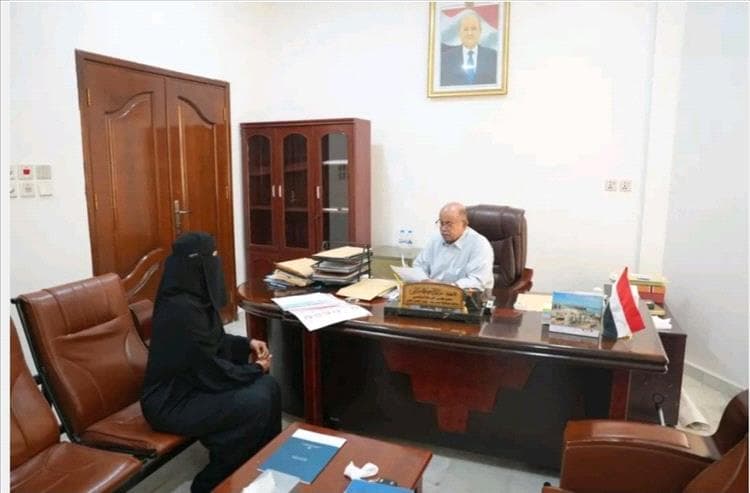 الخنبشي يطلع على أداء التنمية الإدارية ويؤكد أهمية تأهيل الكوادر في حضرموت
