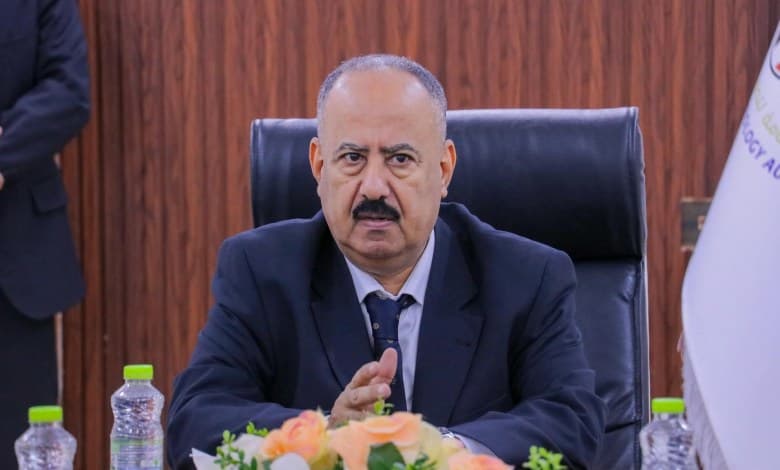 وزير النقل يطلب إعادة الركاب العالقين في القاهرة