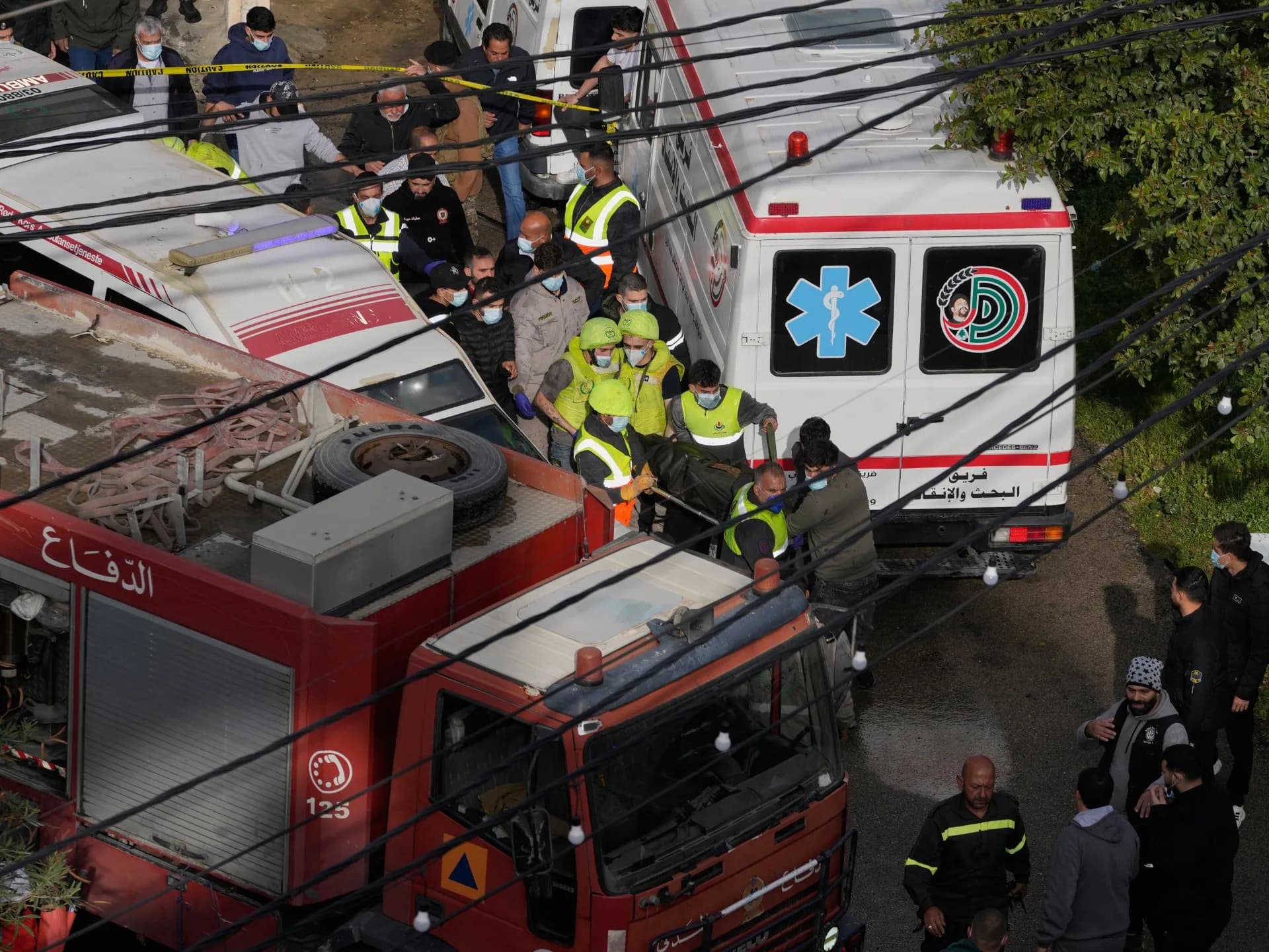 إسرائيل تهدد بقصف سيارات الإسعاف بلبنان.. هل يتكرر سيناريو غزة؟