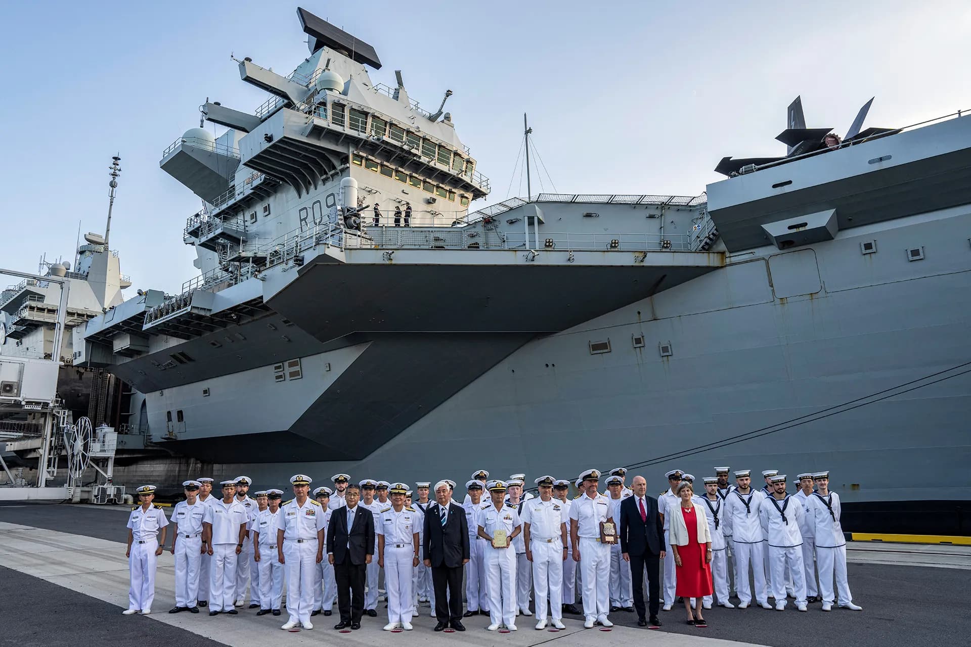 برينس أوف ويلز حاملة الطائرات البريطانية العملاقة