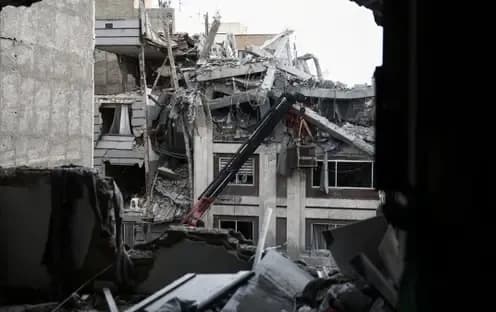 الحرب تدخل شهرها الثاني.. انفجارات في إيران ورصد صواريخ بسماء إسرائيل