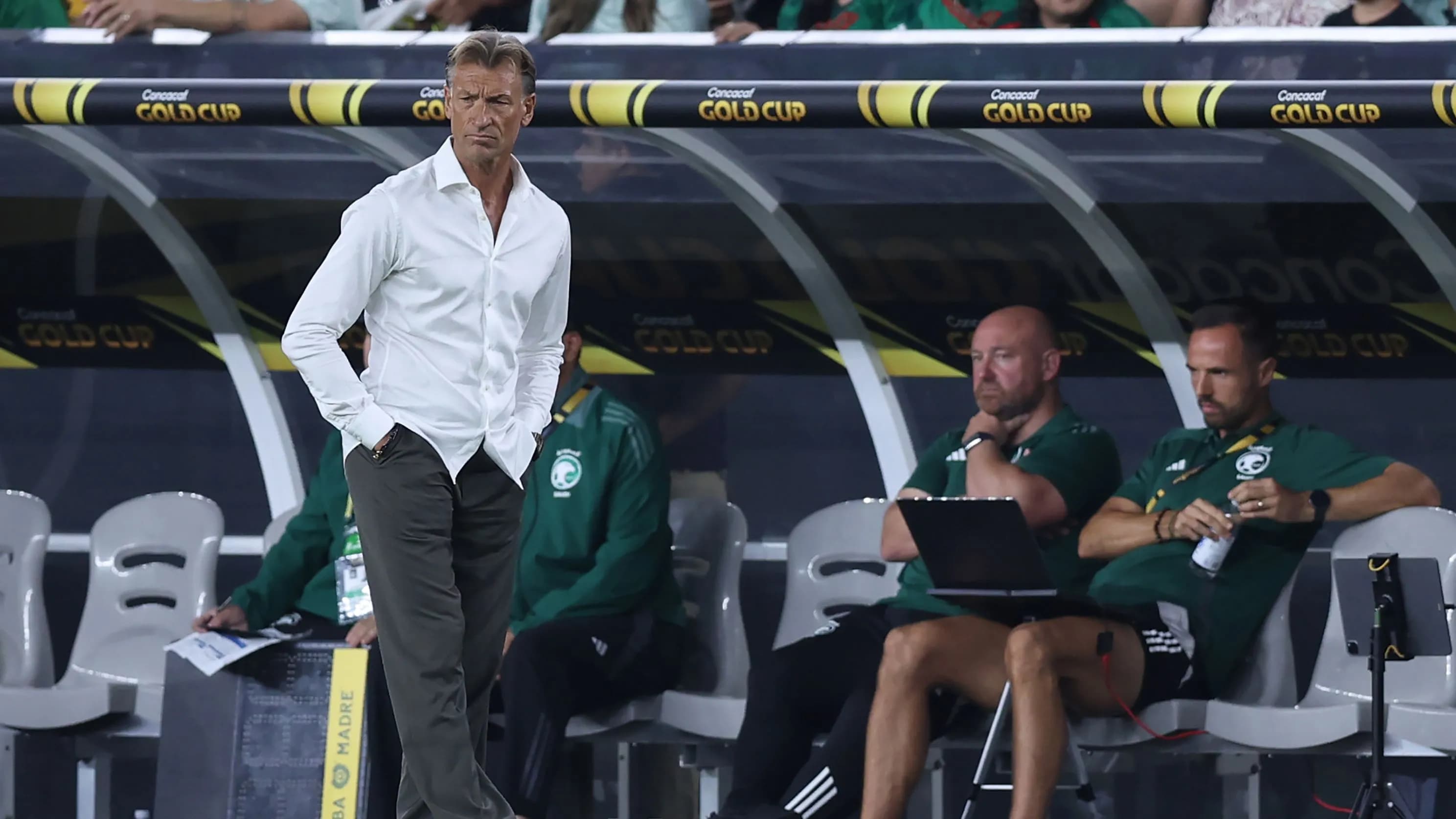 رسميًا.. الرباط الصليبي يُبعد نجم السعودية عن المونديال