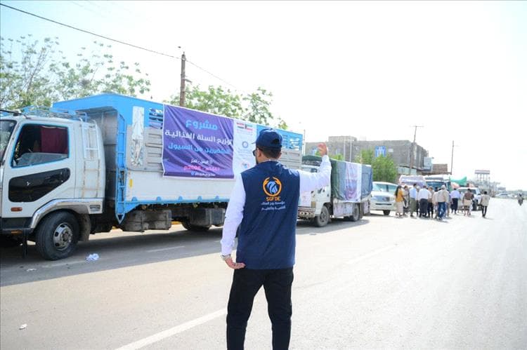 كويت تدعم المخا بإغاثة إنسانية لمن ضحكت السيول..400 سلة غذائية على الأبواب