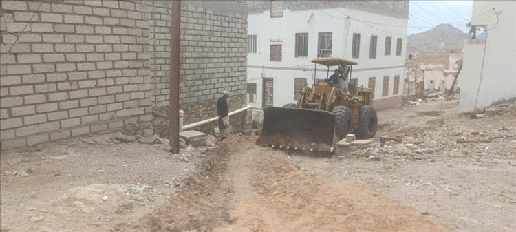 بتوجيهات من السلطة المحلية في بروم ميفع مكتب الاشغال ينفذ حملة ازالة لمخلفات الامطار والسيول