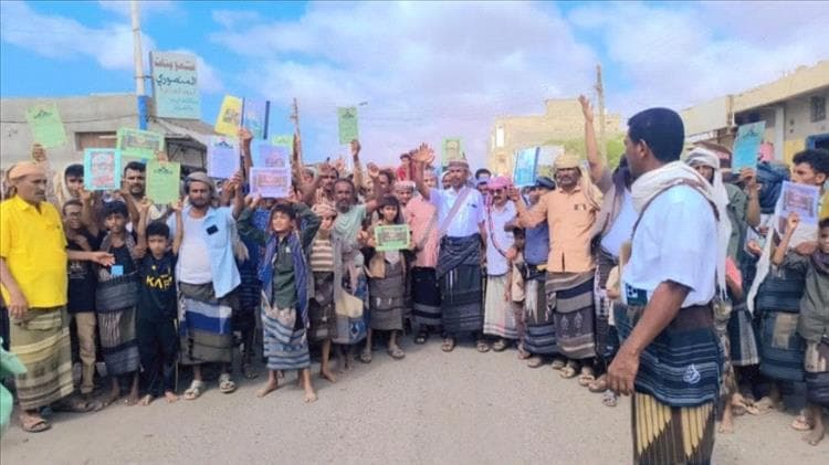 أحور تنتفض ضد "العشوائية".. اصطفاف مجتمعي واسع لدعم مطالب الشباب بتأمين السوق ومنع السلاح