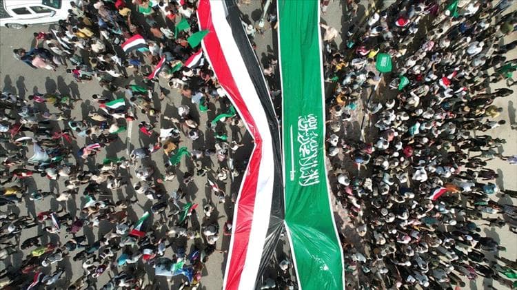 حشود تظاهرة في المخا لدعم المملكة ودول الخليج