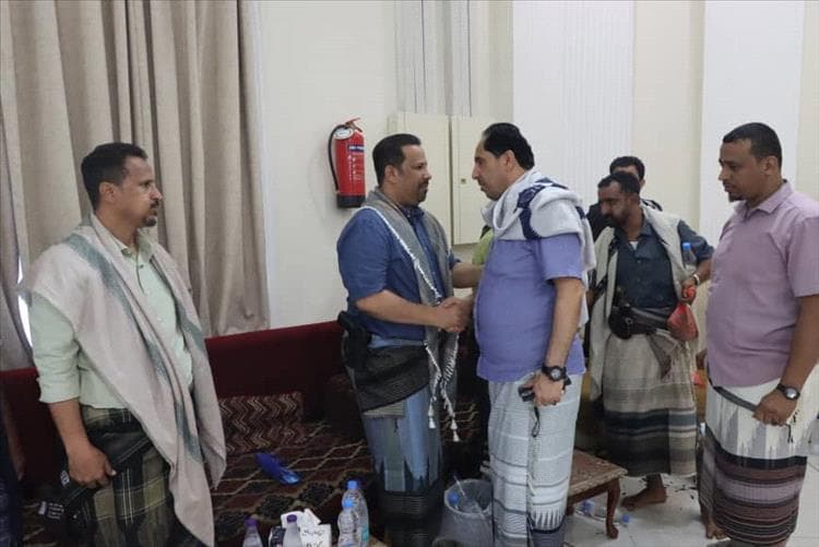 معزين يحملون واجب العزاء لأسرة السعيدي في وفاة والدتهم