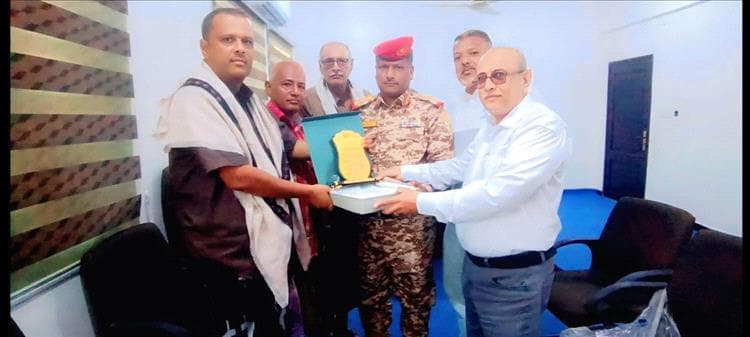 مدير تبن ي获颁最高荣誉奖以表彰其在体育发展方面的卓越贡献