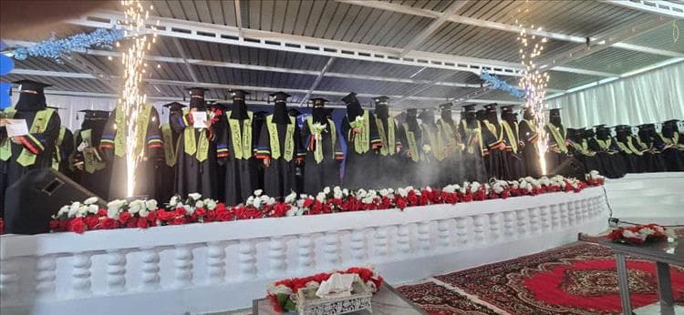 حضرموت: تكريم نوعي لخريجات “معلمات الريف” بدوعن يعزز تمكين المرأة والتعليم في المناطق النائية